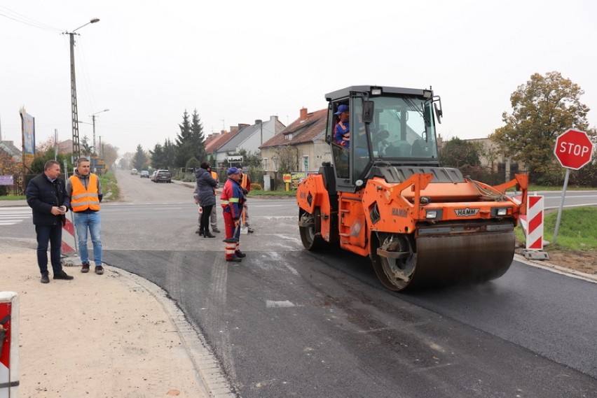 Powiat grodziski: Modernizacje dróg w trakcie. Kierowcy już czekają na nowe nawierzchnie [ZDJĘCIA]