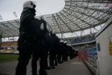 150 policjantów wzięło udział w ćwiczeniach na bielskim stadionie [ZDJĘCIA, WIDEO]