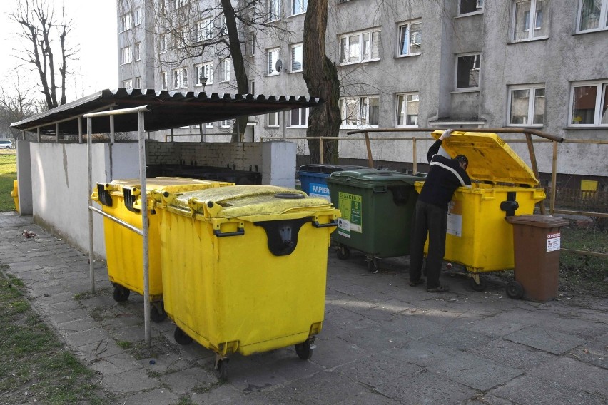 Uwaga kielczanie! Z powodu koronawirusa zmieniają się zasady odbioru śmieci (ZDJĘCIA)