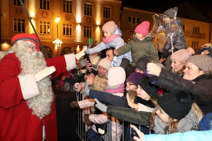 Będzie wspólne włączenie miejskich świątecznych światełek,...