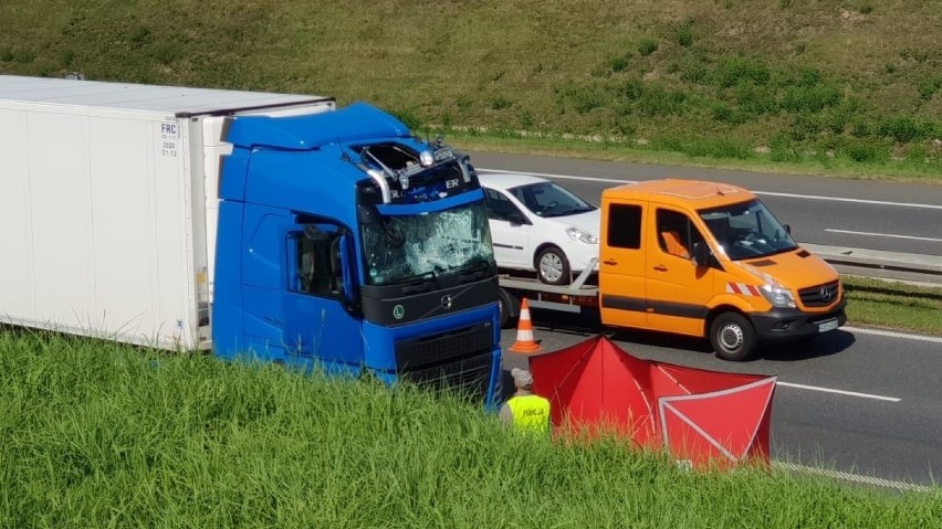 Wypadek na autostradzie A4 koło Krapkowic. Mężczyzna skoczył...