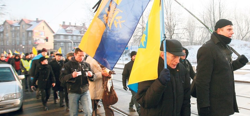 Marsz pamięci wyruszył z placu Wolności w Katowicach i przez...