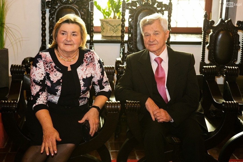 W USC w Szczecinie wręczyli medale z okazji 50-lecia małżeństwa