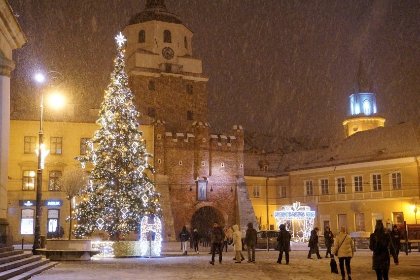 Magia świąt po lubelsku. Uliczne iluminacje rozświetliły deptak, pl. Litewski i Stare Miasto. Zobacz zdjęcia