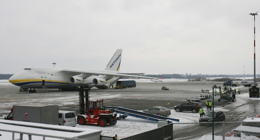 Rusłan An-124 na lotnisku w Łodzi