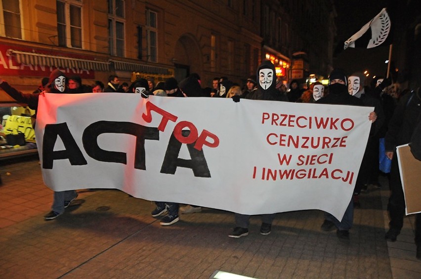 Poznań: Protest anarchistów przeciwko ACTA [ZDJĘCIA, WIDEO]
