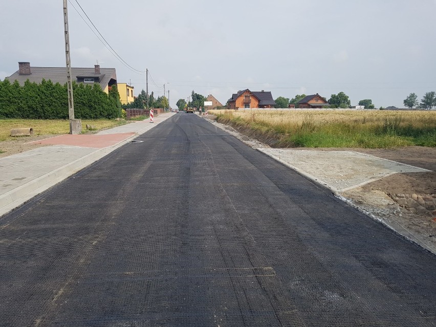 Zakończyła się przebudowa drogi gminnej w Broniszewicach. Na jej remont władze gminy pozyskały ponad milion złotych 