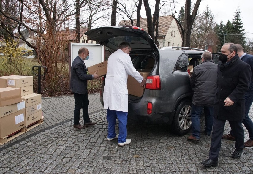 Szpital w Goerlitz podarował lekarstwa i opatrunki. Transport ze Zgorzelca na Ukrainę wyruszy niebawem