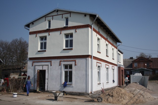 Wyremontowany budynek w Osicach pochodzi z początku XX wieku