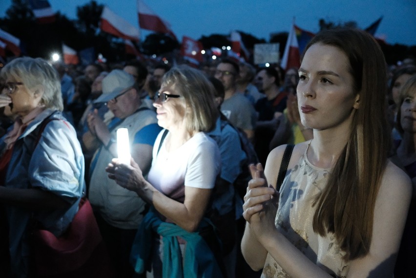 Łańcuch Światła w Poznaniu: Znajdź się na zdjęciach