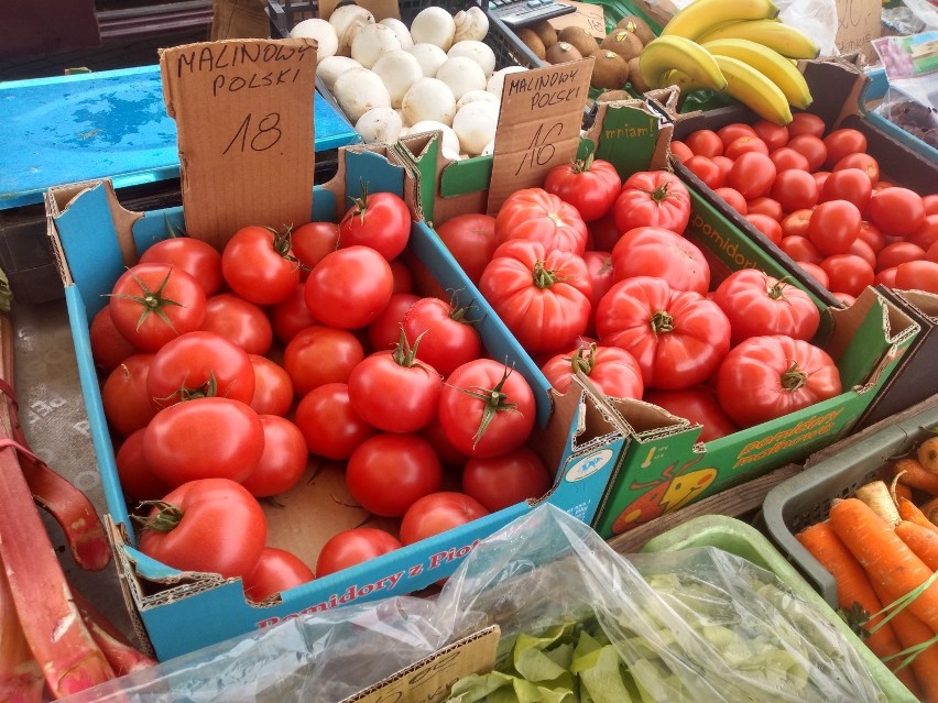 Targowisko "Remsczie Rënk" w Rumi. Tyle zapłacimy za pomidory, ogórki i inne warzywa