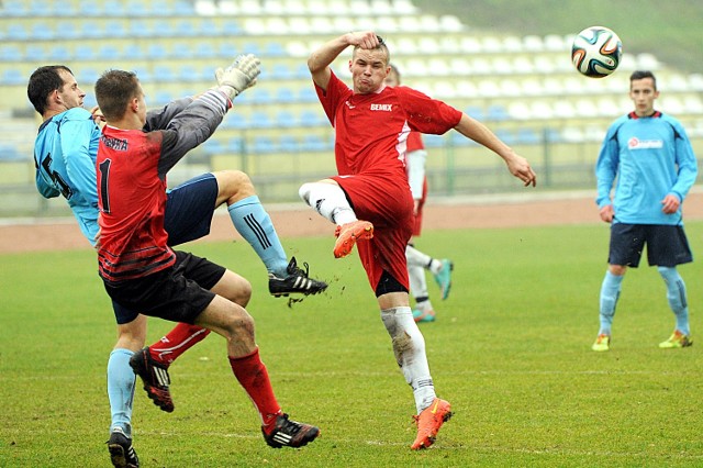 Andrzej Bilicki (w środku) z bardzo dobrej strony pokazał się w meczu z Polonią.