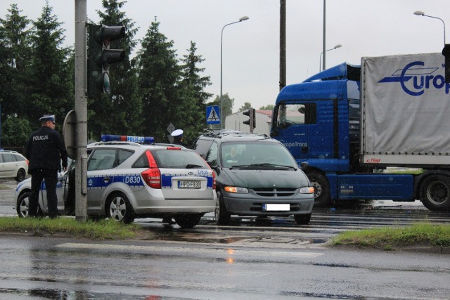 Około godziny 10.30 na ul. Rejowieckiej doszło do zderzenia TIR-a i samochodu osobowego. Ruch na DK nr 12 został już przywrócony. Policja prosi jednak kierowców o zachowanie ostrożności.