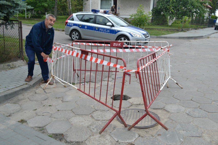 Po interwencji mieszkańców pracownik Zakładu Wodociągów i...