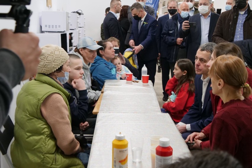 Prezydent Szwajcarii zobaczył jak w Chełmie udzielana jest pomoc uchodźcom. Zobacz zdjęcia