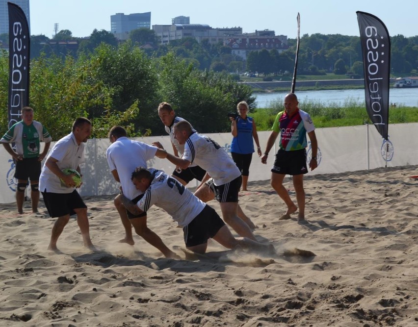 Rugby plażowe. Zwyciężyły drużyny Legii i Syrenek Warszawa...