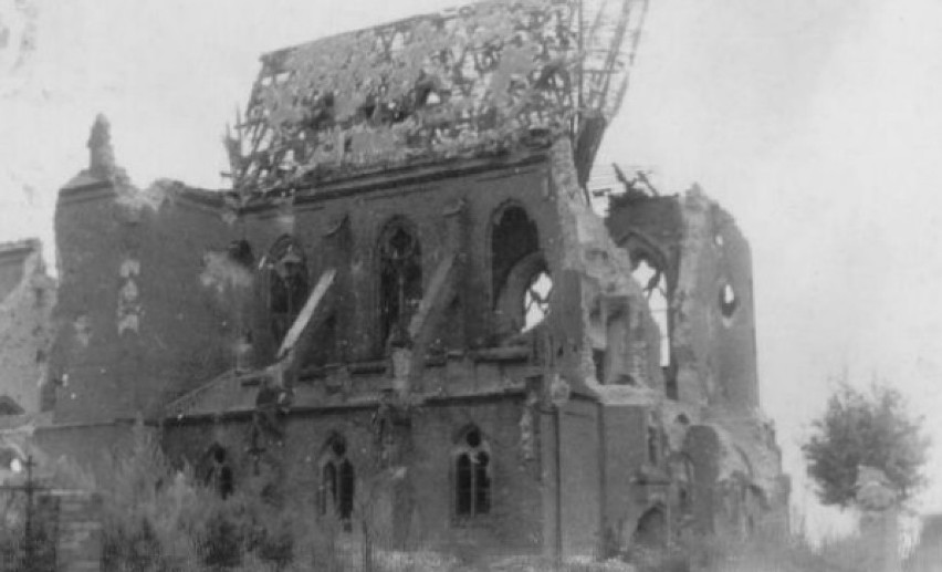 Zniszczony kościół w Rogowie