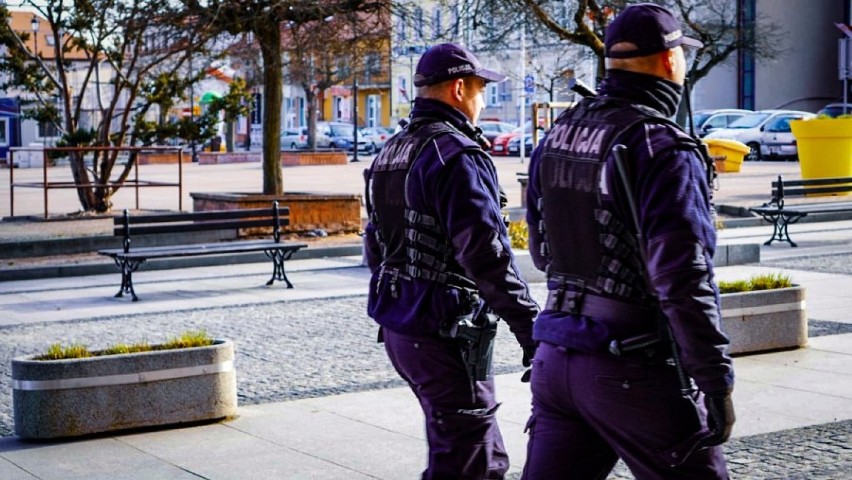 Policjanci sprawdzają, czy przestrzegamy nowych zasad bezpieczeństwa [zdjęcia]