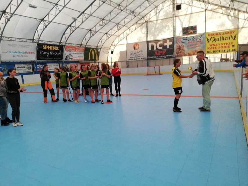 Dziewczyny z Lichnów mistrzyniami powiatu malborskiego w unihokeju. Wśród chłopców wygrała drużyna SMS Malbork