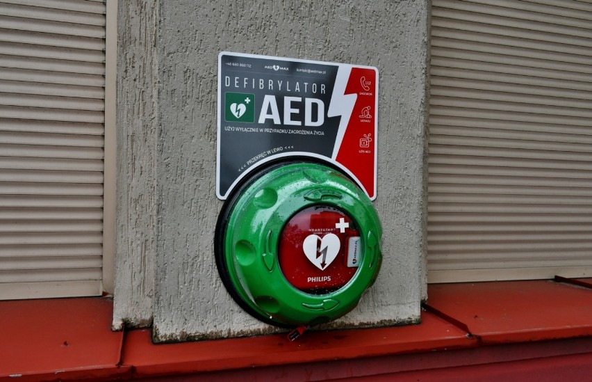 9 nowych defibrylatorów pojawiło się w budynkach miejskich w...