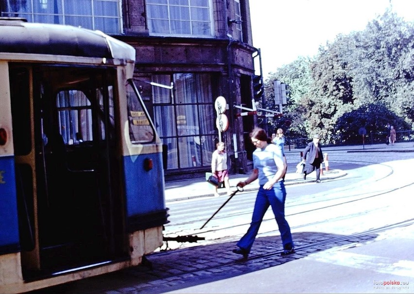 Oto, jak zmieniała się ul. Świdnicka we Wrocławiu (ARCHIWALNE ZDJĘCIA)