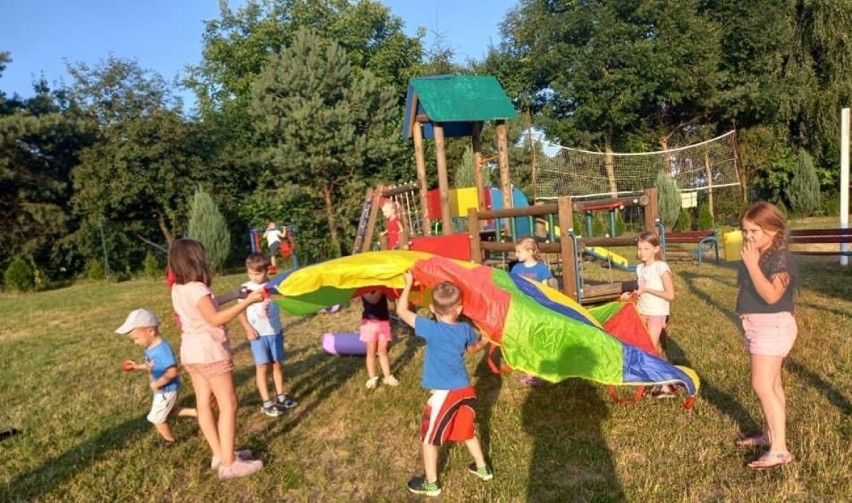 Dzieci w Wierzbicy nie nudzą się podczas wakacji. Zobacz zdjęcia
