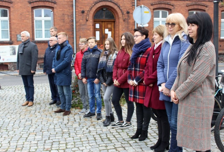 Podniesienie flagi. Gra miejska dla uczniów Śladami Preludium Zagłady