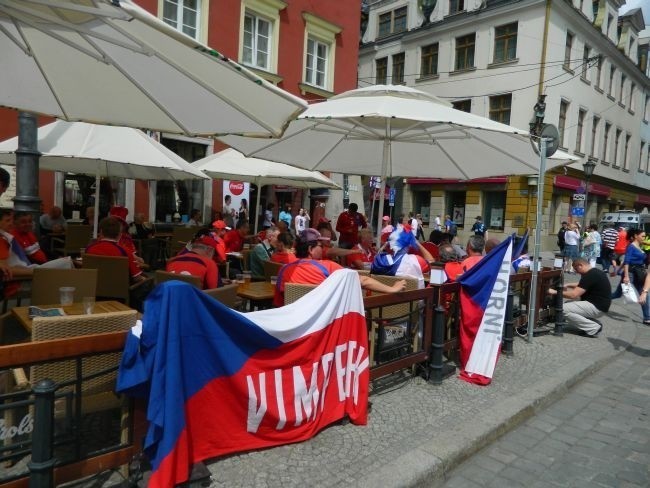 Kibice już opanowali wrocławski Rynek (ZDJĘCIA)