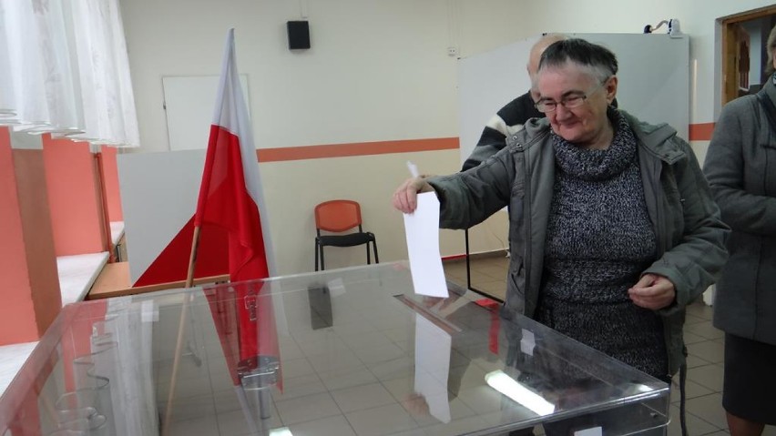 II tura wyborów prezydenckich w Zduńskiej Woli. Trwa głosowanie [zdjęcia]