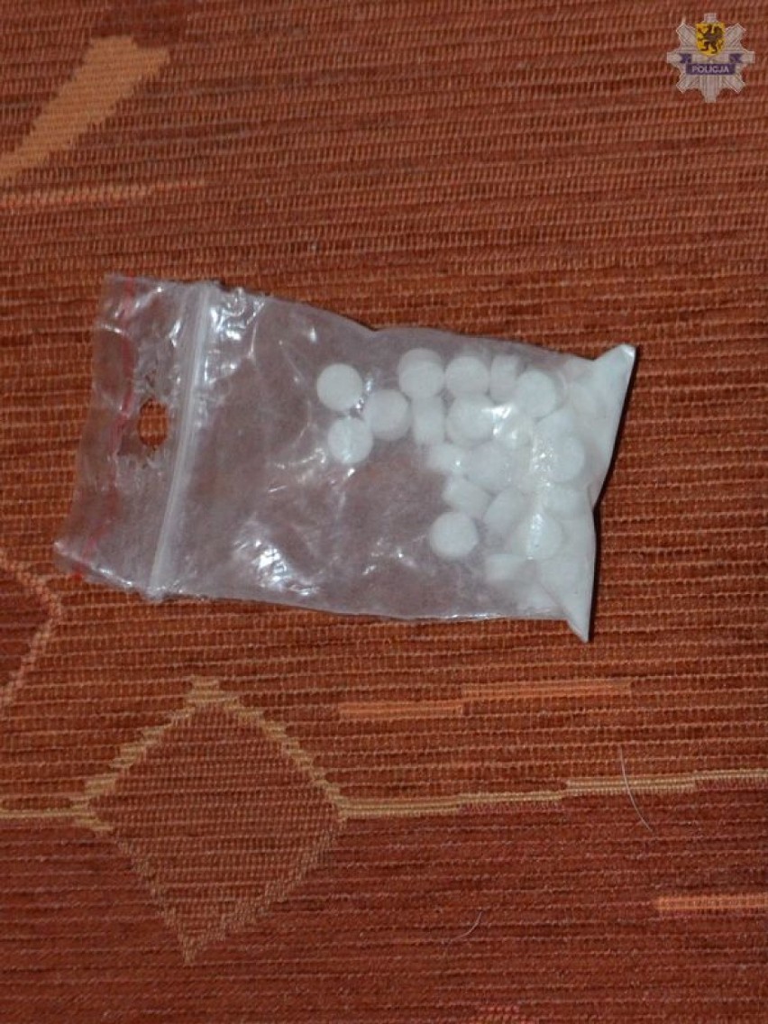 Prabuty: Pół kilograma amfetaminy i tabletki metamfetaminy w mieszkaniu 35-latka [ZDJĘCIA]