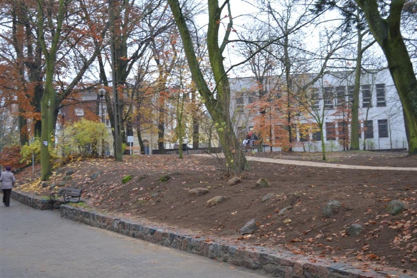 Odnowiony park w Kartuzach przy poczcie. Kiedyś nosił imię doktora Finka