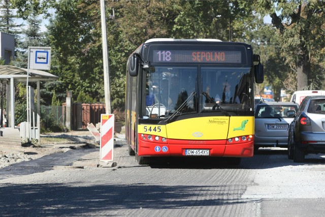 Linie autobusowe 115, 118, 130 i 247 będą jeździły na nowych trasach.