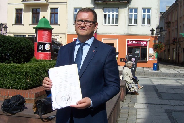 Radny Grzegorz Sapiński pozwał do sądu wiceprezydenta Kalisza Dariusza Grodzińskiego, gdyż oskarża go o zniesławienie