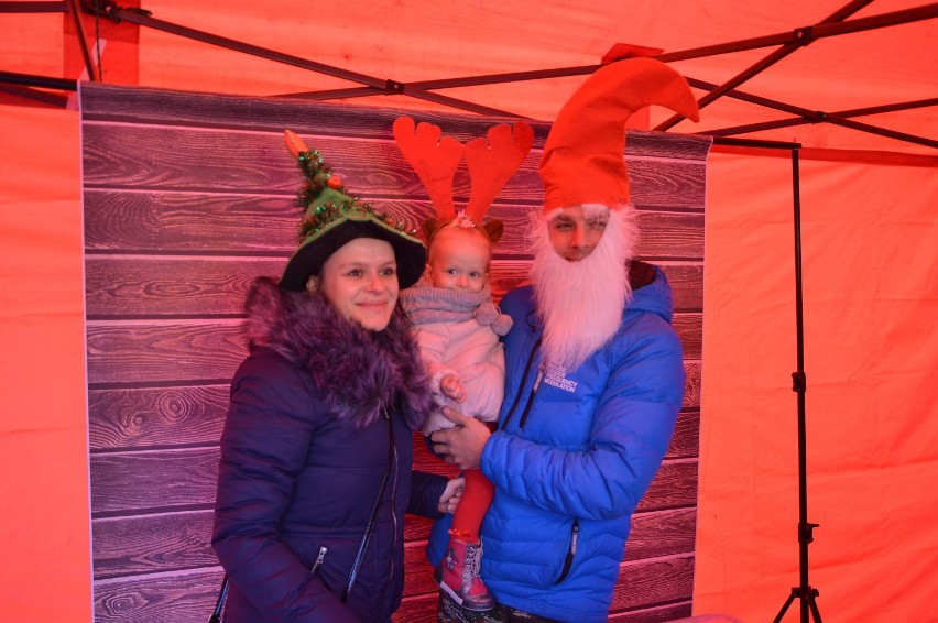 Jarmark Świąteczny na rynku w Bytowie. Atrakcji nie zabrakło dla dzieci i dorosłych (Zdjęcia)