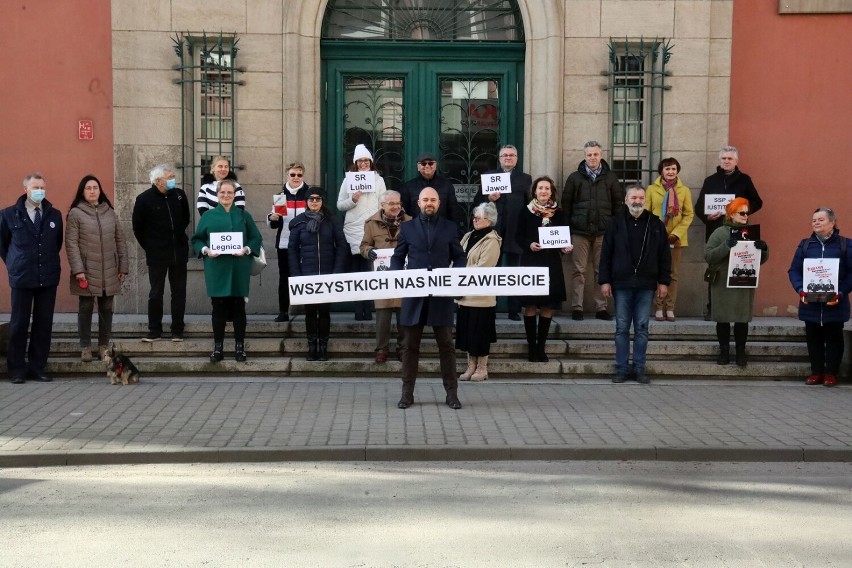 Legnica: Protest legniczan i sędziów regionu legnickiego - "Wszystkich nas nie zawiesicie"