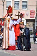 Parada Niepodległościowa w 160 rocznicę wybuchu Powstania Styczniowego. Piknik historyczny na zamku