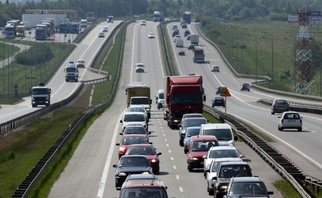 Korki w Trójmieście - Oczywiście remonty trzeba prowadzić, ale to co przeżywaliśmy z ich powodu  w 2010 r. to przesada. Najbardziej we znaki daje się zwężenie obwodnicy przy budowie węzła Karczemki. Niestety w 2010 r. w Trójmieście kierowcy dłużej stali w potężnych korkach niż jechali