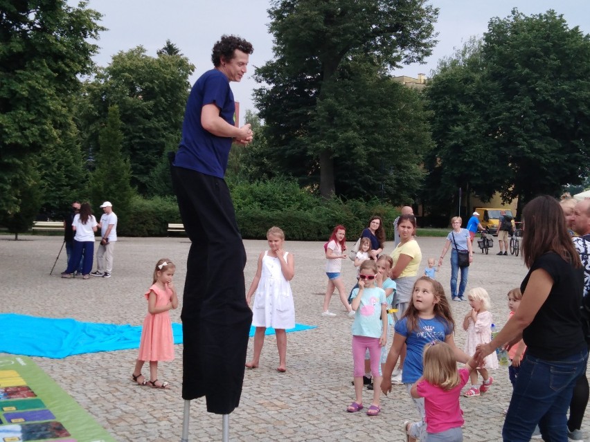  Łapmy wodę- happening Fundacji ekologicznej Arka w Puławach. Zobacz zdjęcia    