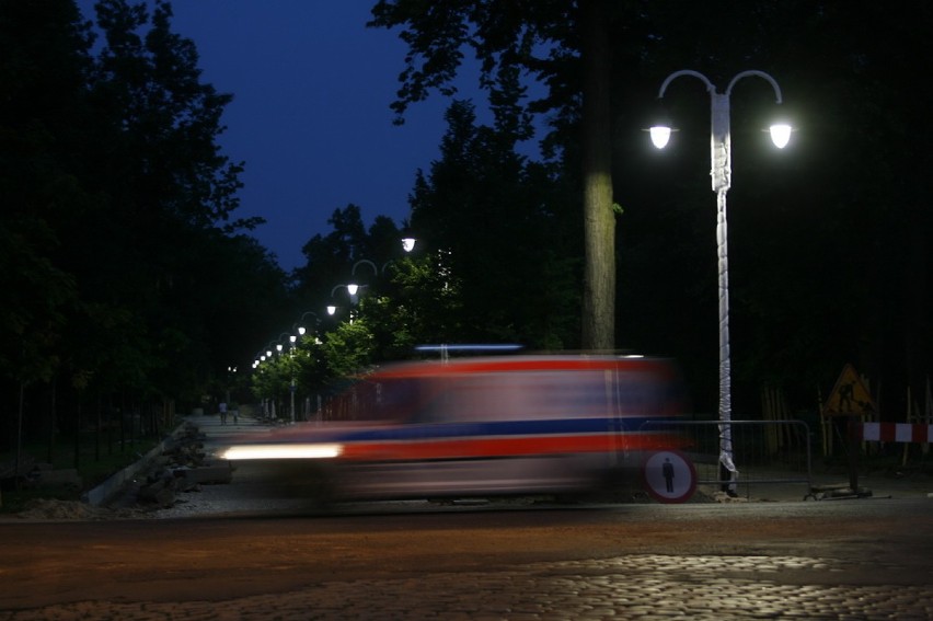 Nowe latarnie w legnickim parku