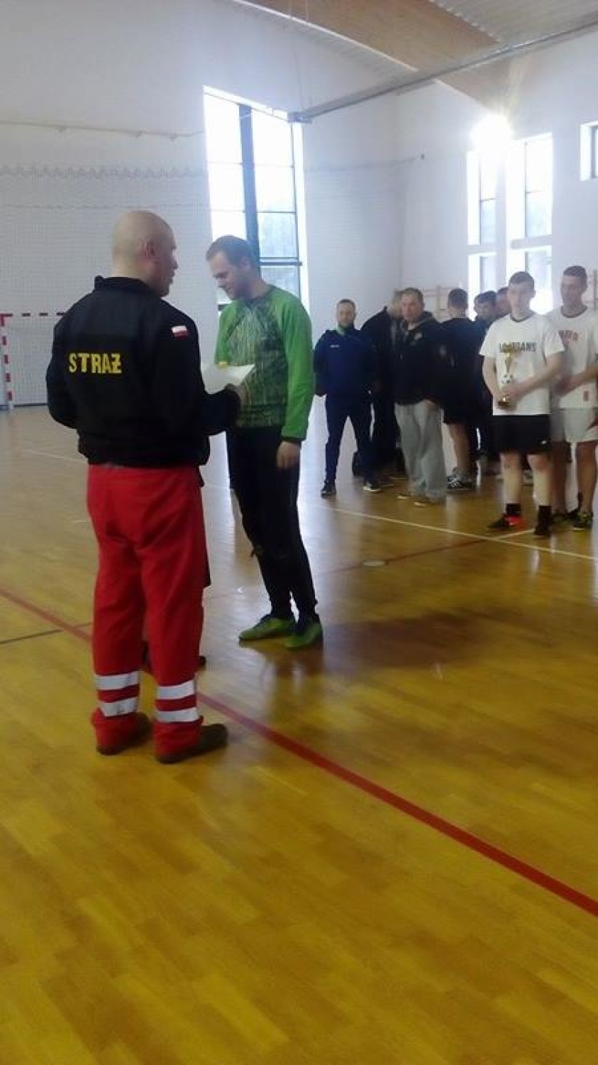 OSP Hel mistrzem strażackiego futsalu w powiecie puckim