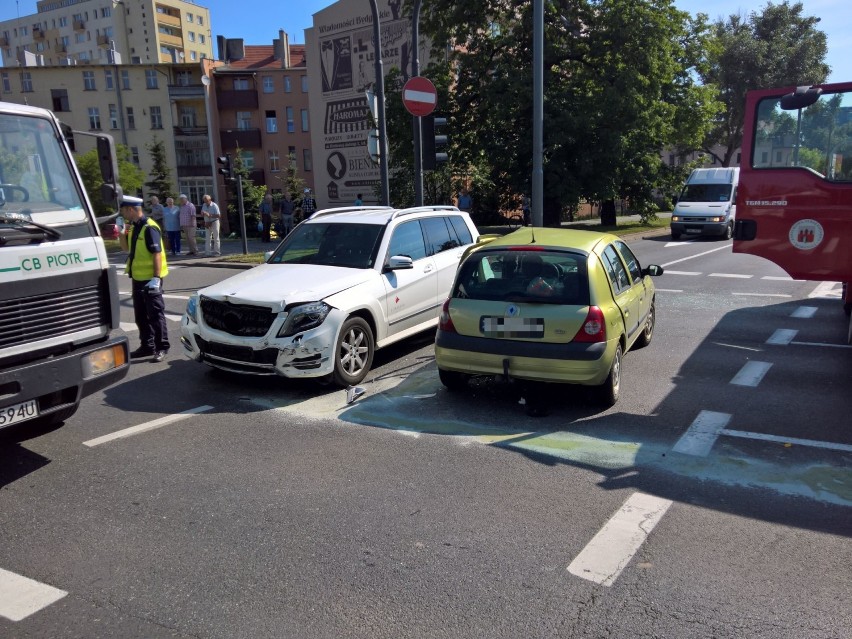 Trzy osoby trafiły do szpitala po wypadku, do którego doszło...