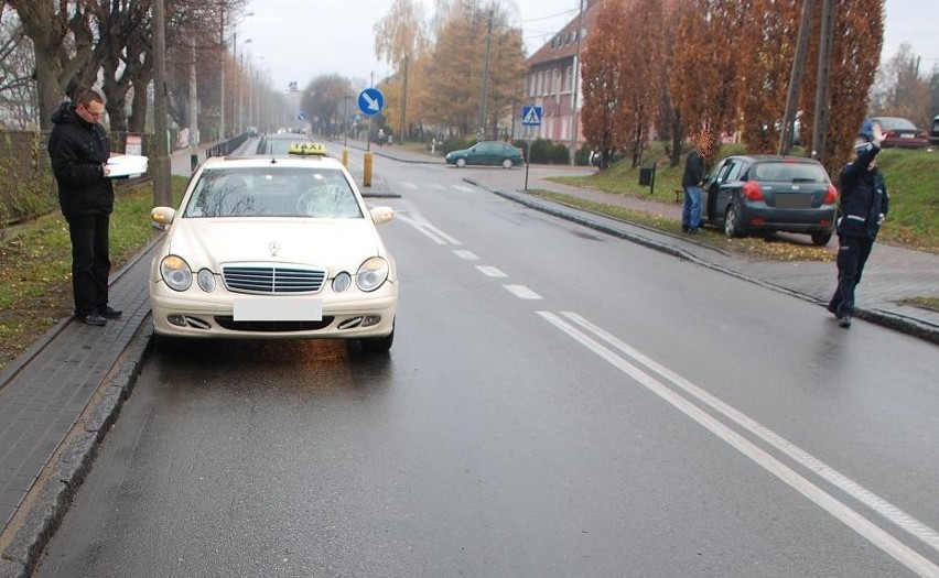 KPP Kwidzyn: Na ul. Grunwaldzkiej taksówkarz potrącił 75-latka. Mężczyzna zmarł w szpitalu