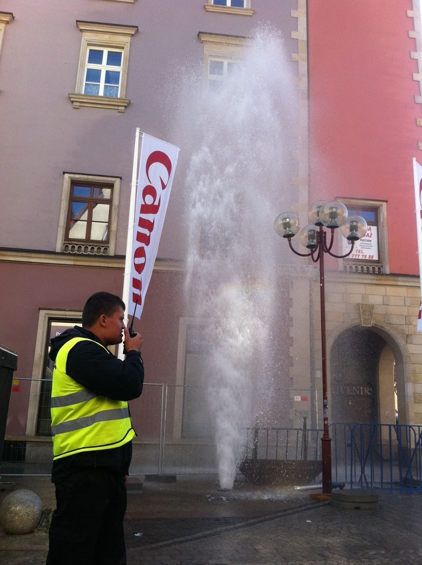 Wrocław: Strefa kibica w Rynku zalana (ZDJĘCIA)