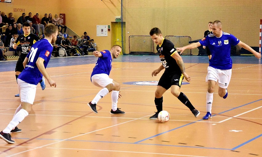 W meczu I ligi BestDrive Futsal Piła nieznacznie uległ Toruńskiej Akademii Futsalu. Zobaczcie zdjęcia