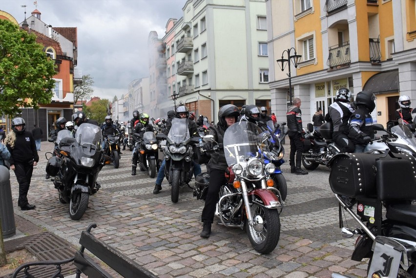 Sezon motocyklowy w Człuchowie rozpoczęty! MOTO Człuchów zorganizował paradę motocykli drogami powiatu ZDJĘCIA