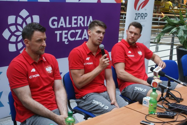 W Kaliszu reprezentacja Polski w piłce ręcznej zagra z Hiszpanią. Trener i zawodnicy spotkali się z kibicami