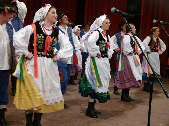 Po raz drugi w Opocznie odbył się Międzynarodowy Festiwal Folklorystyczny. To była bezsprzecznie najważniejsza impreza kulturalna roku w Opocznie. Cieszyła się ogromnym zainteresowaniem publiczności. Zespoły ze świata bardzo chętnie chcą uczestniczyć w tej imprezie, która jest profesjonalnie organizowana.
