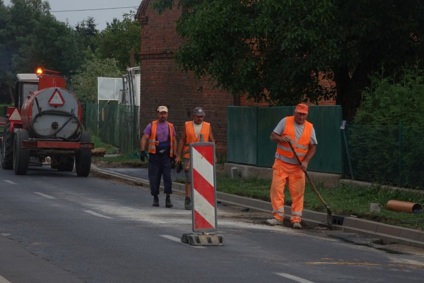 Jezierzyce Kościelne.Trwa przebudowa drogi powiatowej. Wprowadzono ruch wahadłowy. Znamy szczegóły inwestycji [ZDJĘCIA] 