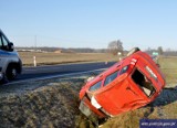 Wypadek na DK 16. Do rowu wpadł samochód [ZDJĘCIA]