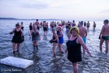 Noworoczna kąpiel morsów. Szampan w jeziorze Miedwie [ZDJĘCIA] 